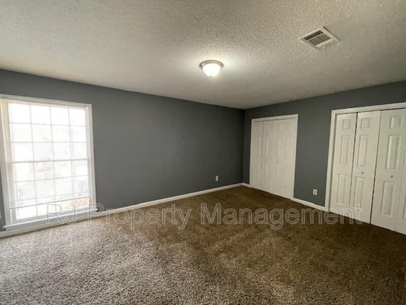 Memphis House: 5560 Blossom Ln