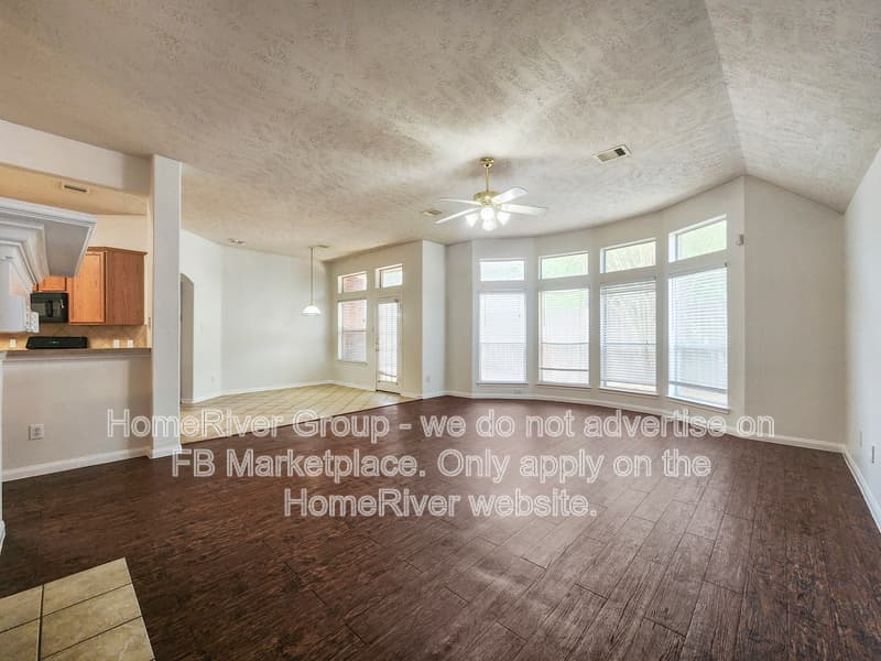 Pearland House: 3536 Pine Valley Dr