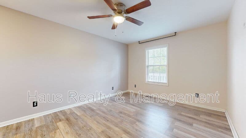 Clarksville House: 3248 North Senseney Circle