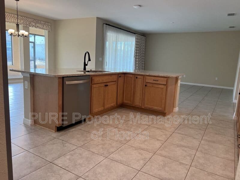 Ocala House: 10376 SW 99th Street