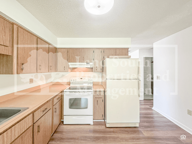 Lakeland House: 4753 Dimbath Dr.
