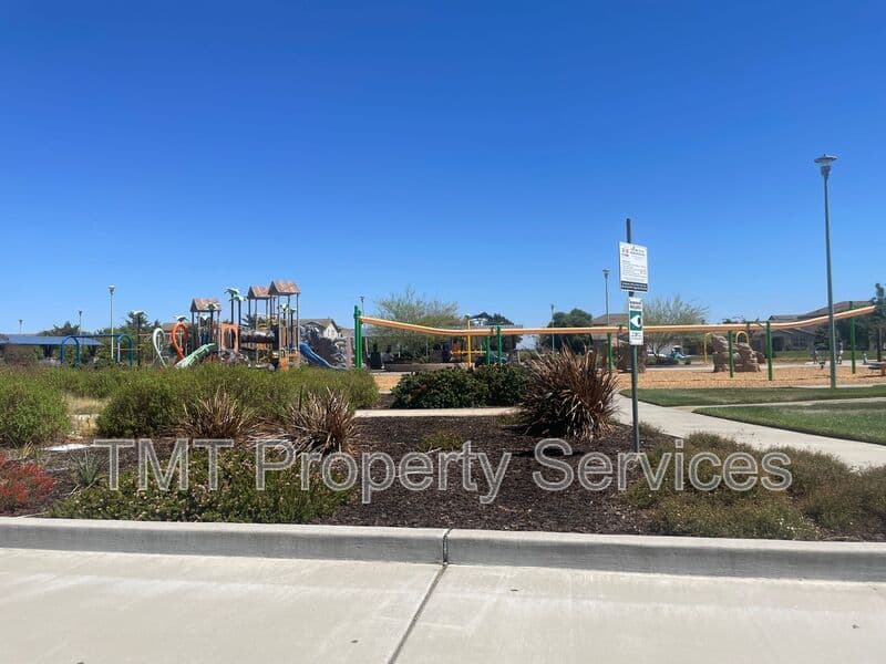 Elk Grove House: 10408 Siltstone Way