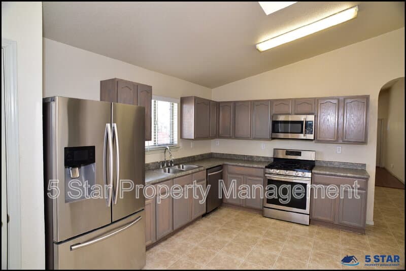 El Paso House: 14325 Island Point Drive
