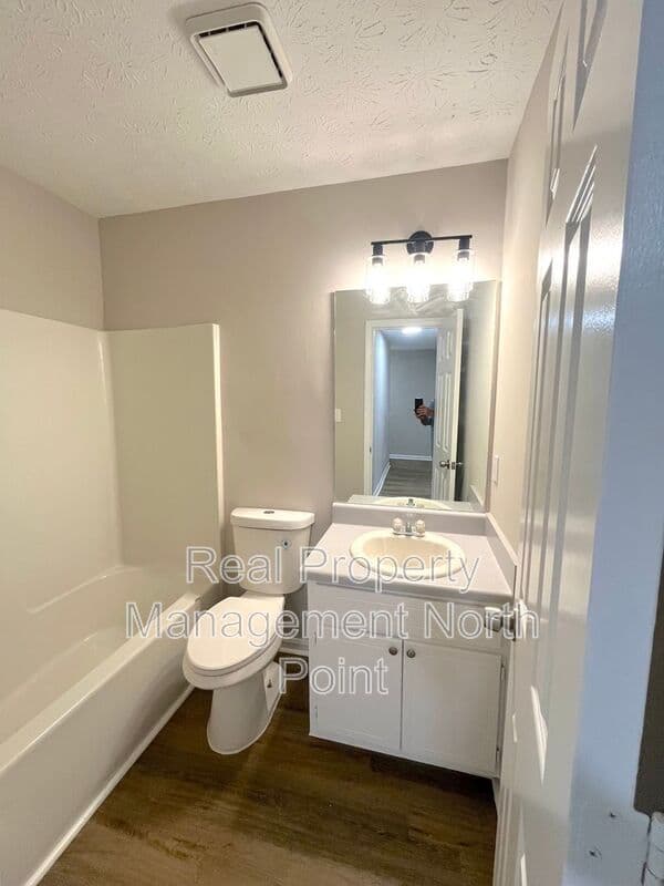 College Park Condo: 5843 Summerglen Ln