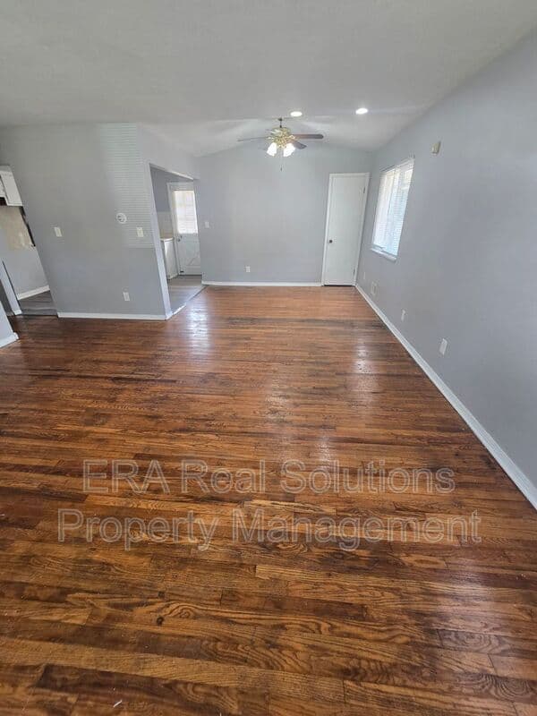 Columbus House: 1494 Selkirk Road
