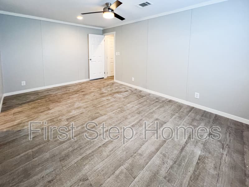 Tyler House: 1021 Conchas St