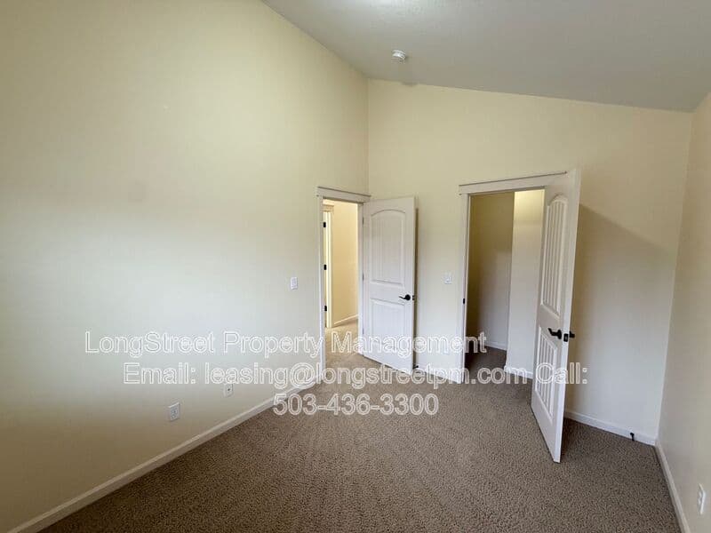 Salem House: 823 Crouchen St NW