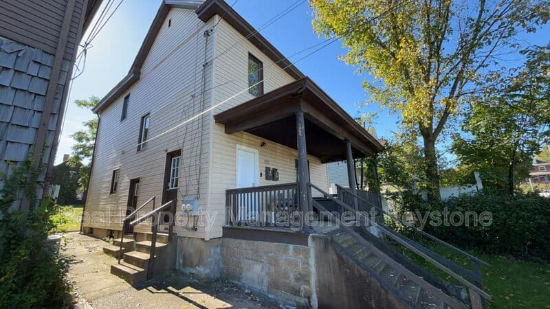 Homestead Condo: 122 E. 16th Ave