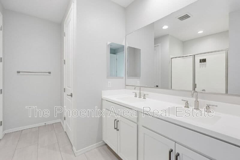 Maricopa House: 35786 W Santa Monica Ave