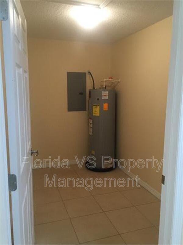 Poinciana House: 332 Dundee Dr