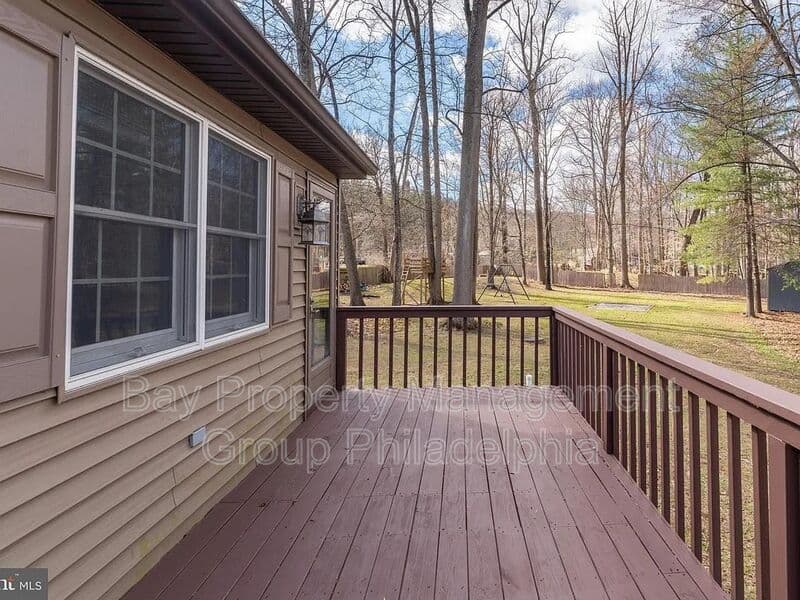 New Hope House: 1596 River Rd