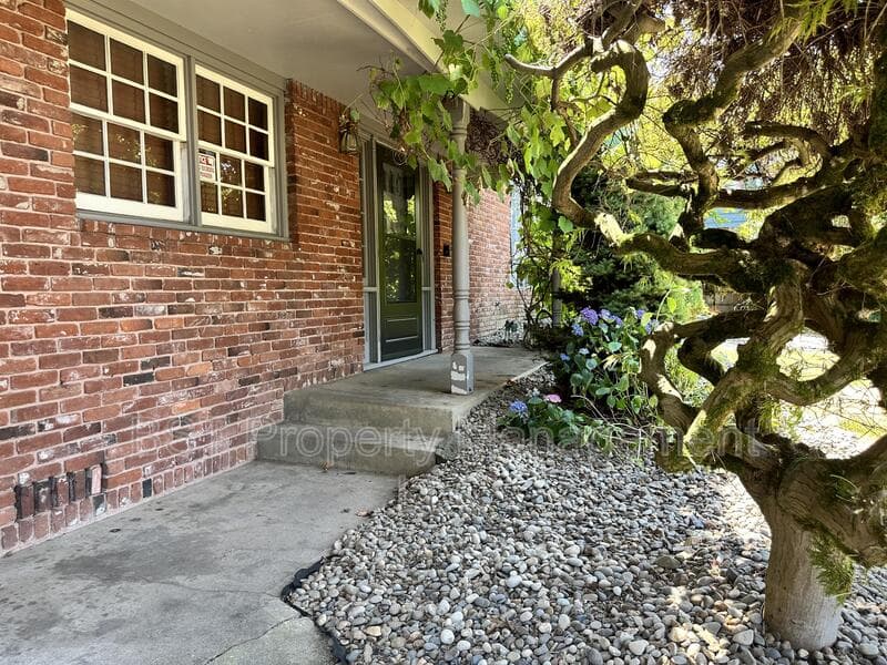 Keizer House: 1458 Greenwood Drive Northeast