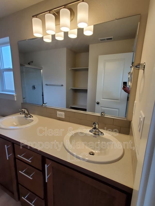 Springfield House: 5230 Holly Street