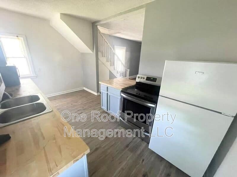 Kansas House: 447 N Lawndale Ave