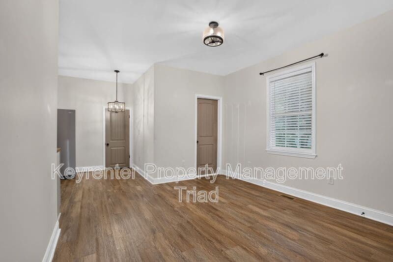 Greensboro House: 814 Douglas St
