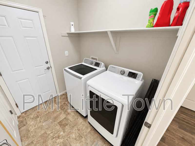 Aurora House: 24646 East Florida Avenue