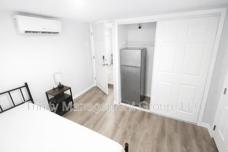 Holiday House: 1935 Speck Dr - Room 4