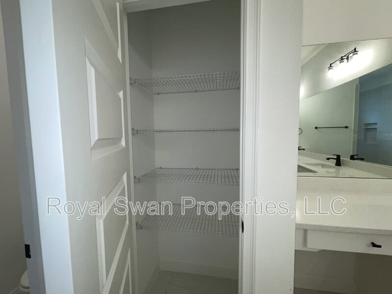 Lakeland House: 929 Clearview Avenue