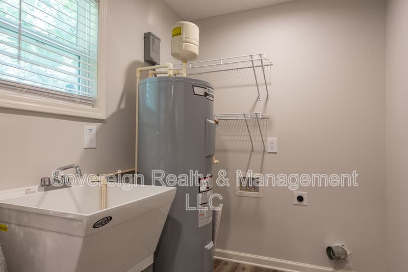 Atlanta House: 455 Bolton Rd NW