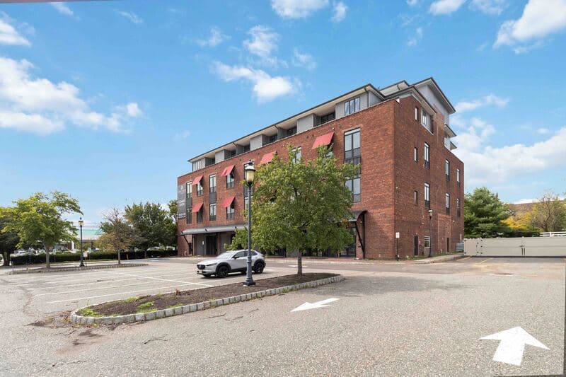 Flemington Condo: 70 Church St