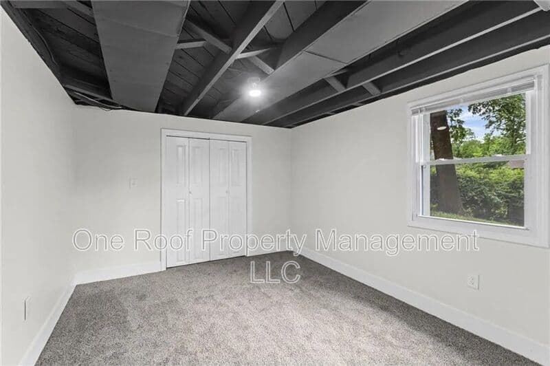 Kansas City House: 8105 E 80th Terrace