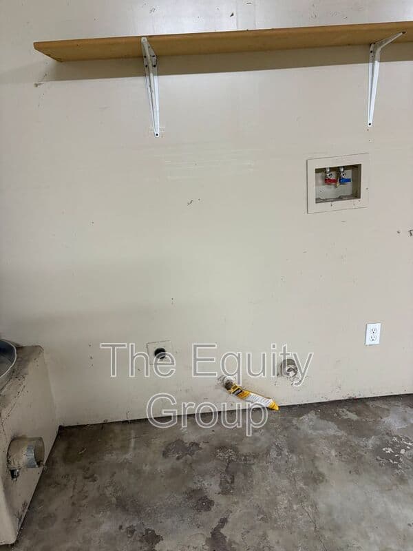 Visalia House: 1747 West Connelly Ave
