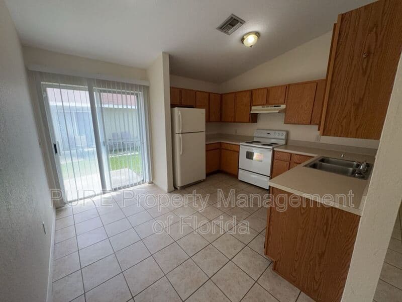 Ocala House: 7455 Midway Terrace