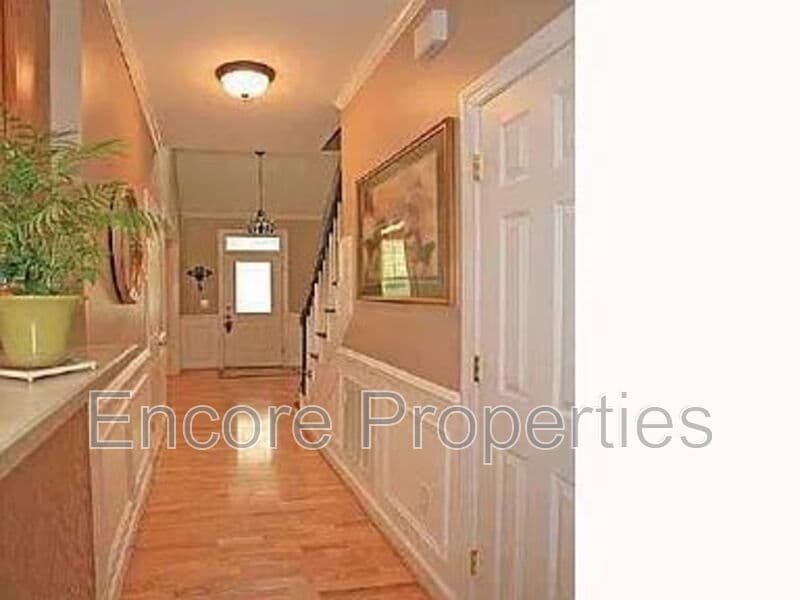 Raleigh House: 10501 Neland Street