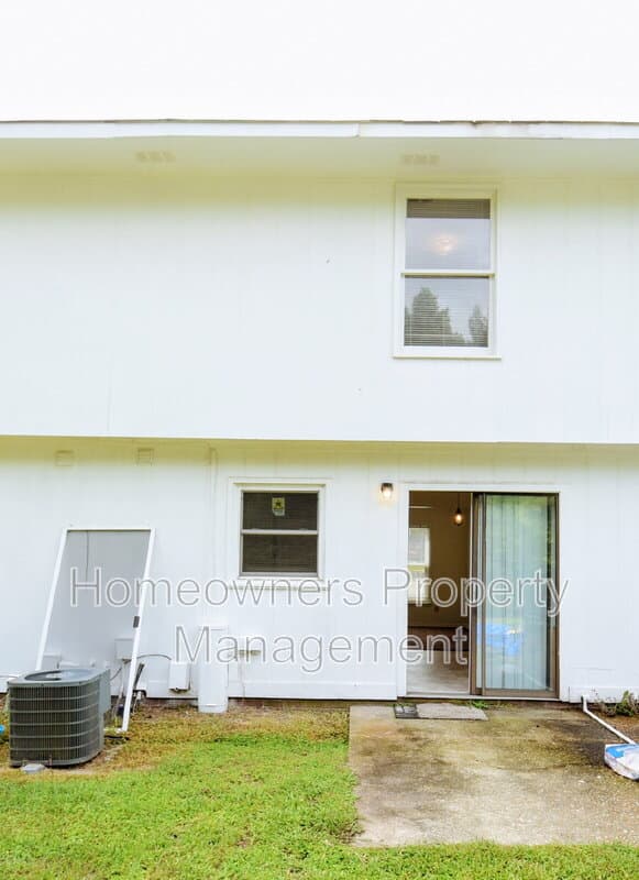Fayetteville House: 6635 Abbey Ln