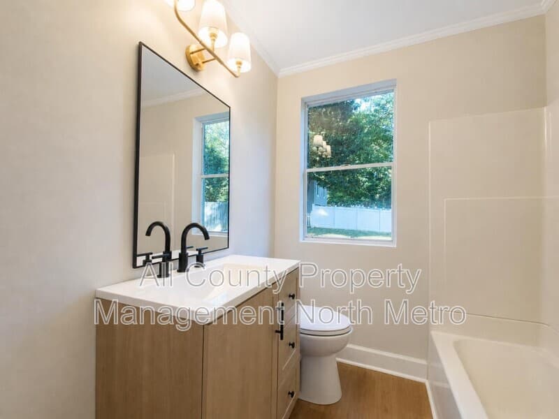 Atlanta House: 5602 Roberts Drive