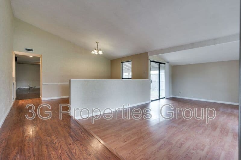Coppell House: 216 Park Meadow Way