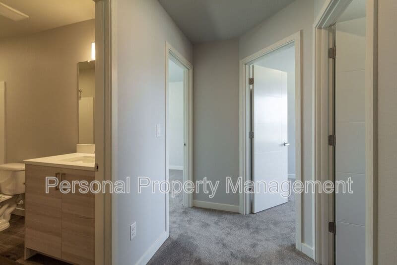 Washougal Townhome: 1815 N R Cir