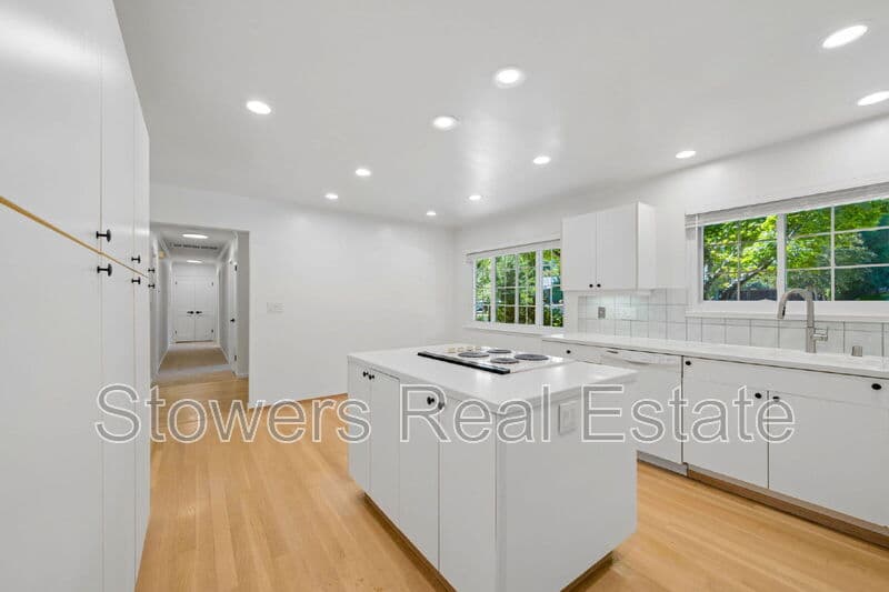 Danville House: 132 Glen Ct