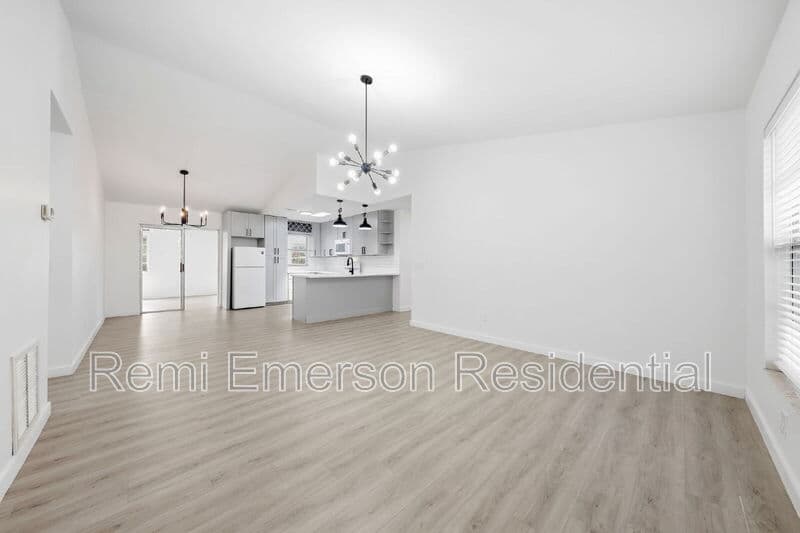 Kissimmee House: 515 Floral Drive