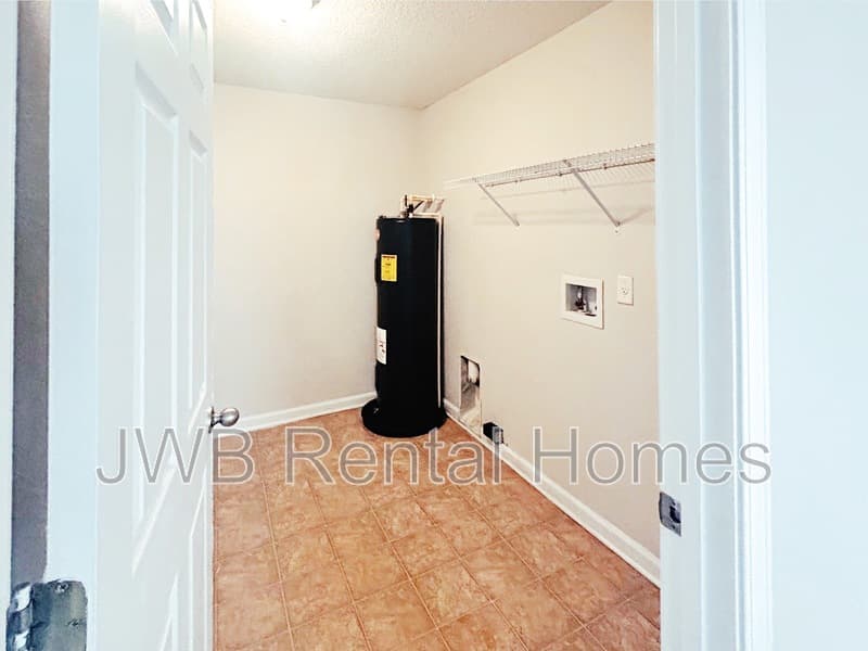 Jacksonville House: 8424 India Ave