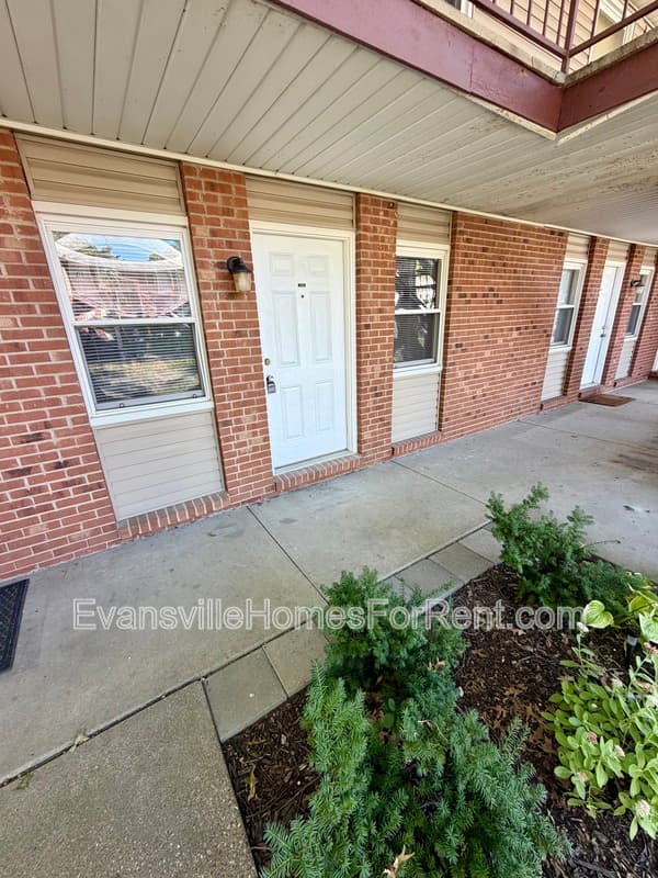 Evansville Condo: 437 South Bosse Avenue