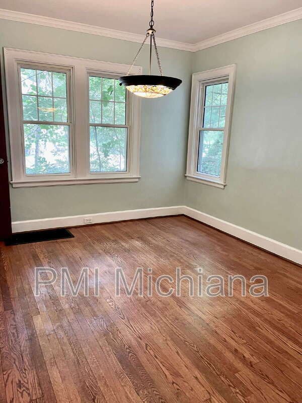 South Bend House: 1151 Hillcrest Rd
