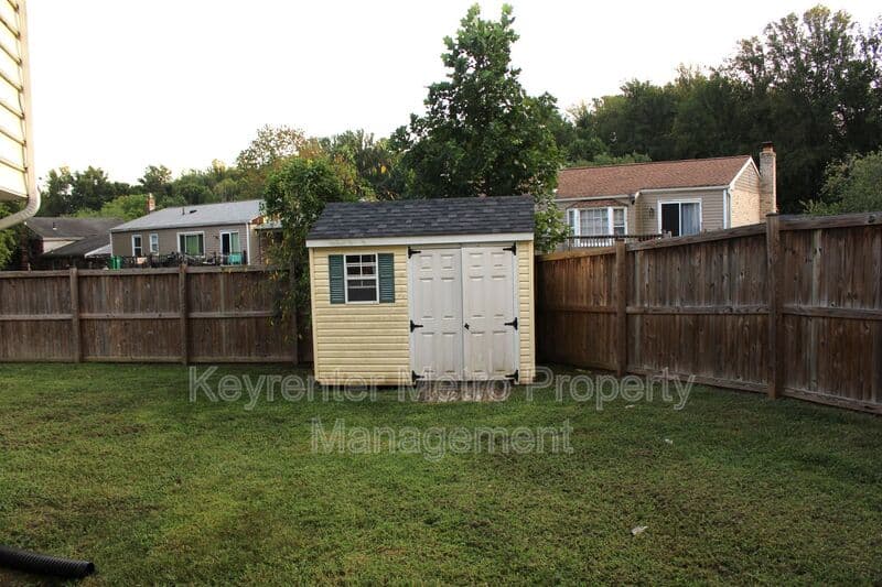 Clinton House: 5245 West Boniwood Turn