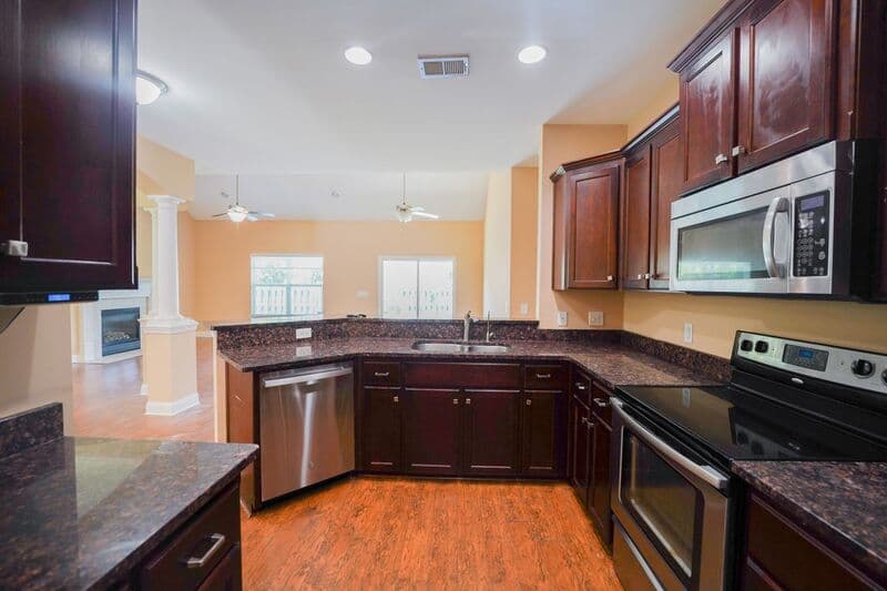 Richmond Hill House: 252 Cottonham Ct