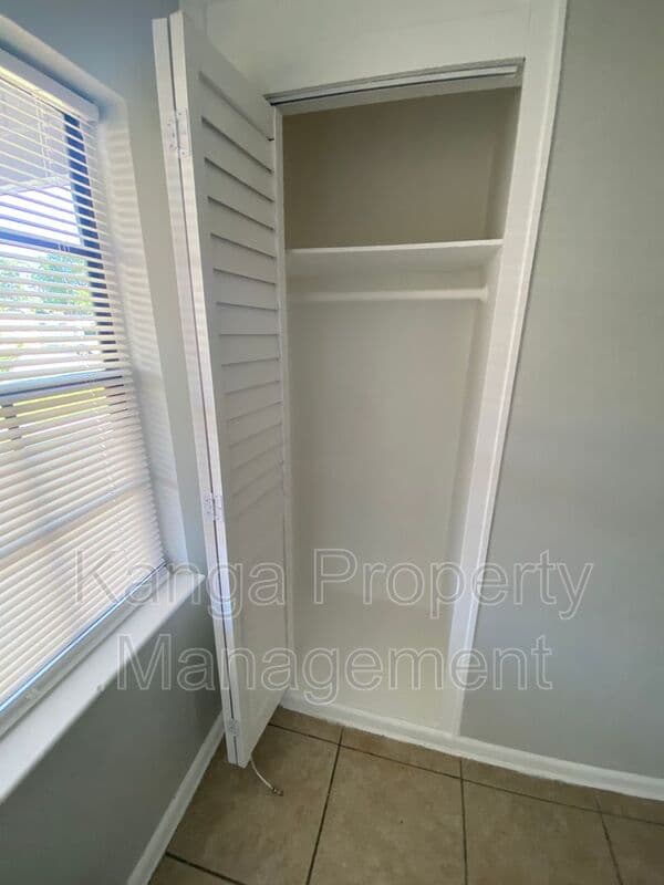 West Palm Beach House: 3716 Henry Ave