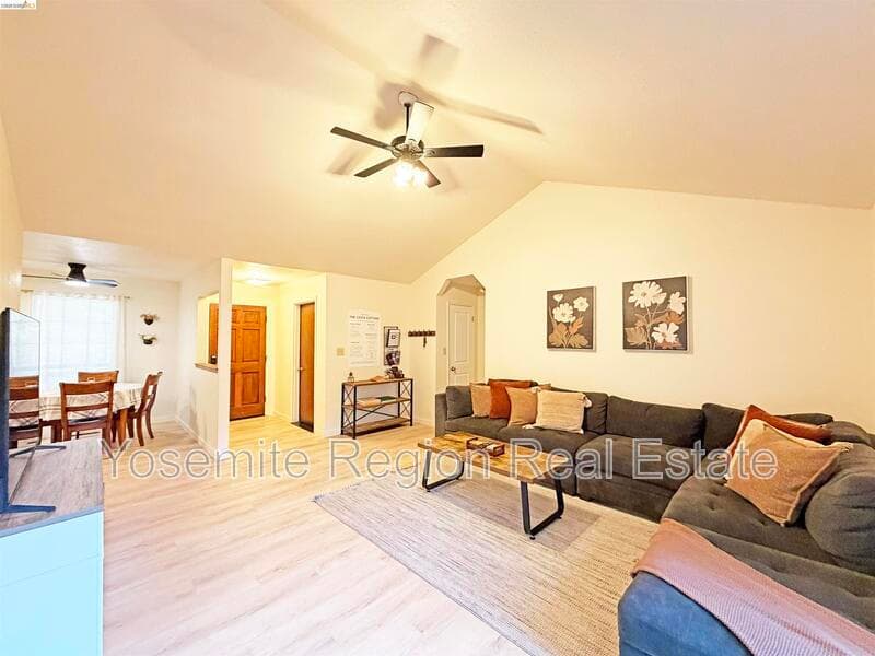 Groveland House: 20790 Ferretti Road