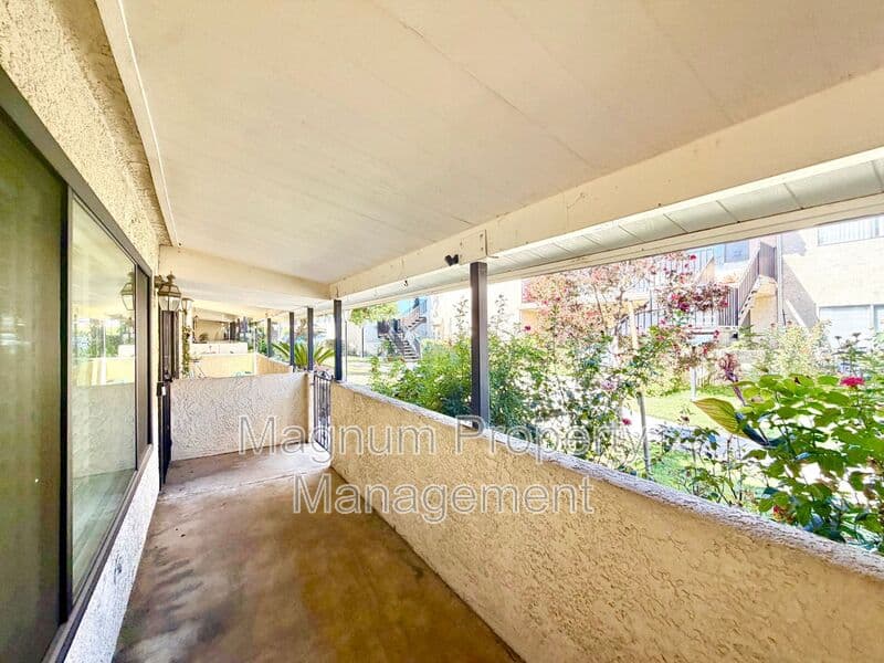 Hemet House: 25524 Sharp Dr