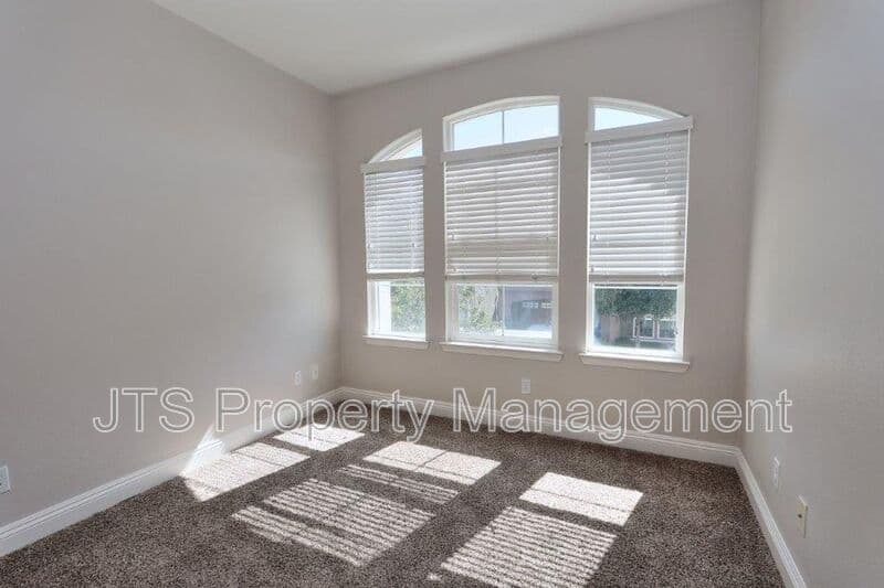 Sacramento House: 5424 Washoe Street