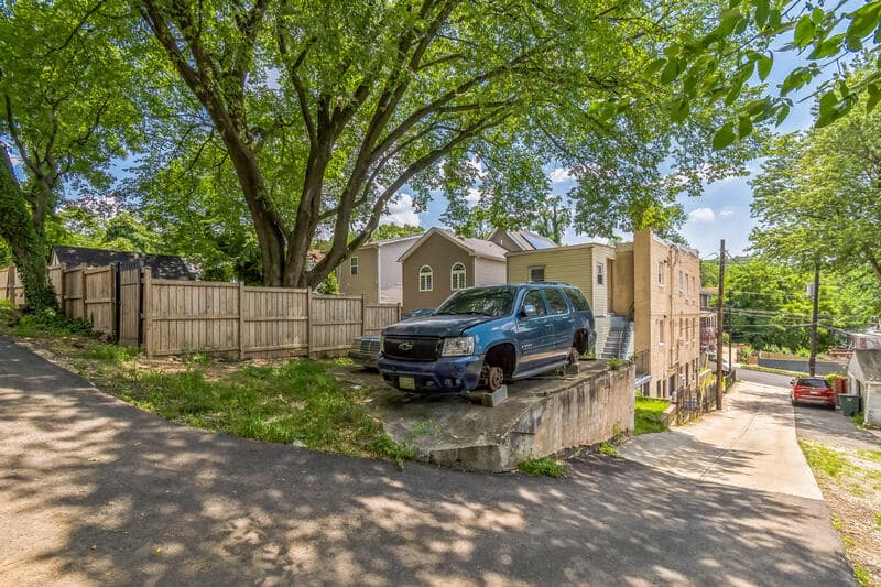 Washington House: 1608 W Street Southeast