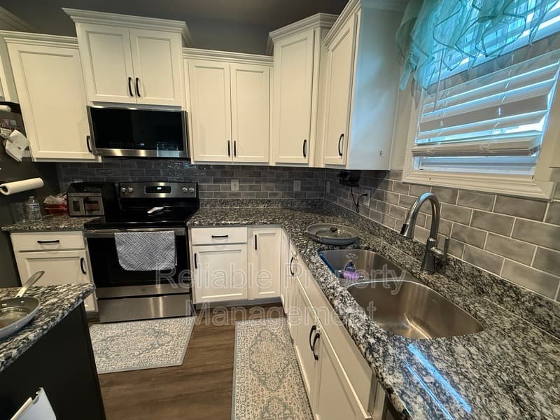 Smithfield House: 276 Sunfish St