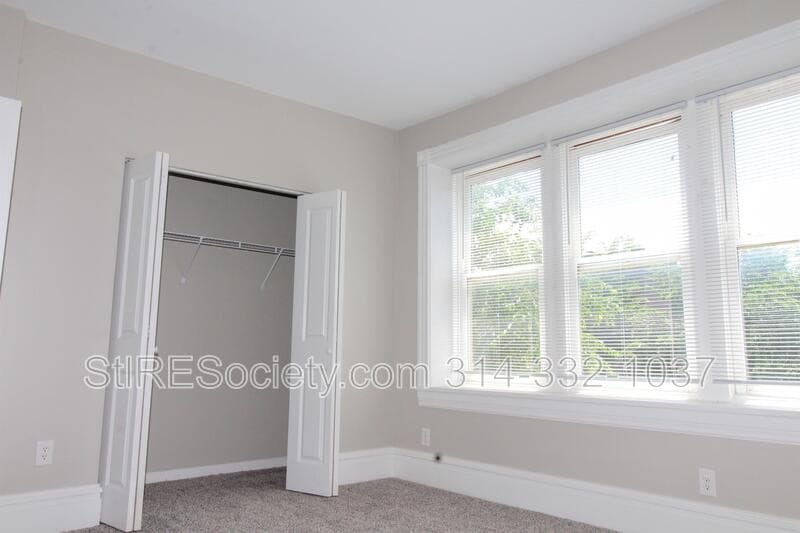 St. Louis Condo: 7615 S. Broadway #2F