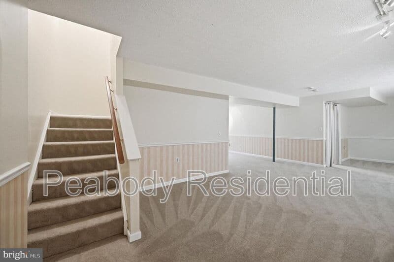 Reston House: 1649 Bennington Hollow Ln