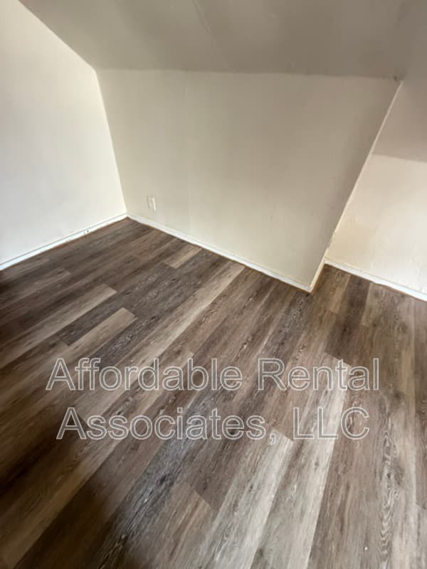 Milwaukee Condo: 1569 S 10th St