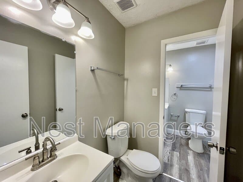 Fayetteville House: 6405 Lorell Court