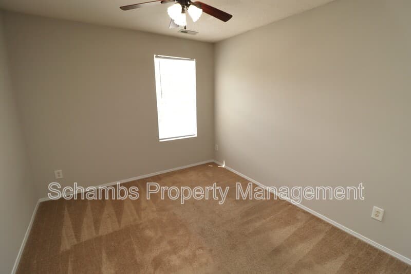 Durham House: 5 Bellmore Ct